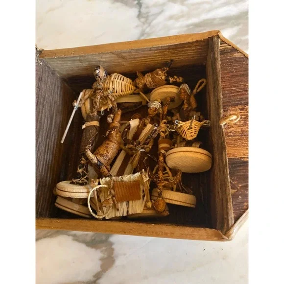 Primitive Nativity Set  Corn Husk Twig  Folk Art Figures Holy Family Christmas - Picture 8 of 11